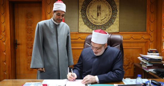 وكيل الأزهر يعتمد نتيجة الشهادة الثانوية الأزهرية للمعاهد الخارجية بإندونيسيا والصومال