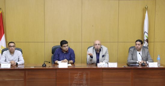 محافظ بني سويف يلتقي شباب مبادرتى تأهيل وتمكين والمجلس الاستشارى