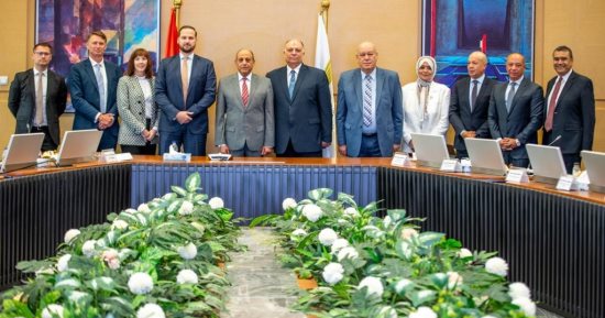 وزير الطيران يشهد توقيع مذكرتى تفاهم لإنشاء مبنى الركاب 4 بمطار القاهرة