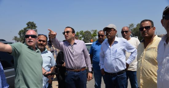 نائب محافظ الإسماعيلية يتفقد الطرق والمحاور الرئيسية بالتل الكبير والقصاصين