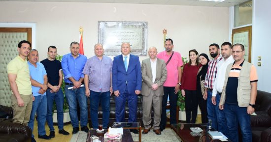 القائم بأعمال رئيس جامعة سوهاج يستقبل وفدا من الطلاب الوافدين من الأردن