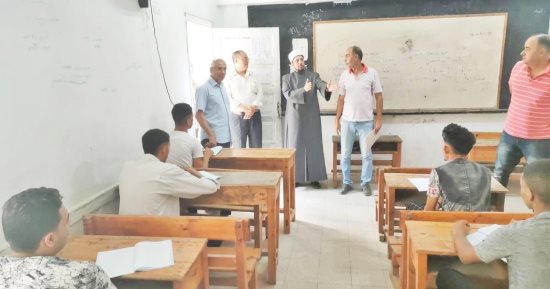 رئيس منطقة الإسكندرية الأزهرية يتفقد لجان امتحانات الدور الثانى بمعاهد غرب