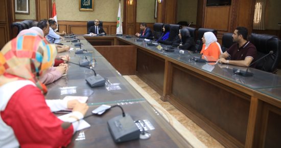 نائب محافظ سوهاج يعقد اجتماعا لمتابعة مقترحات مشروعات "حياة كريمة"