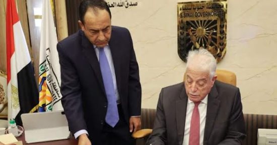 محافظ جنوب سيناء: إصدار 44 عقدا مؤمنا لمواطنى مدينة نويبع