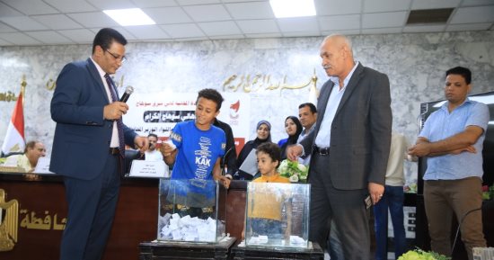 قرعة علنية للمرحلة الثانية لتأجير 35 محلا بسوق ناصر الحضرى الجديد فى سوهاج
