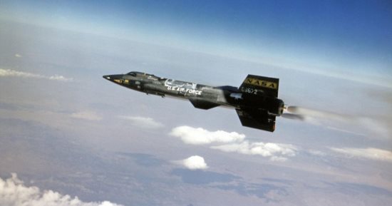 "زى النهارده".. الطائرة الصاروخية X-15 تحطم الرقم القياسى للارتفاع عام 1963