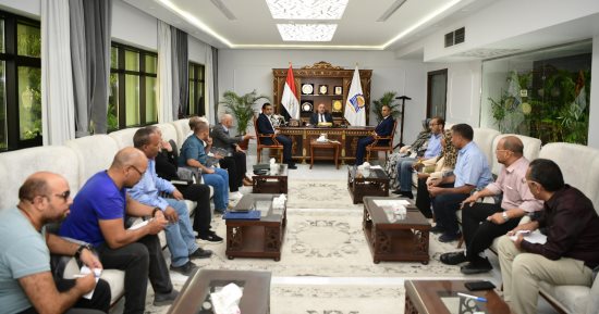 محافظ قنا يبحث مع أحد المستثمرين إنشاء وتشغيل وحدة بيوجاز بقنا  