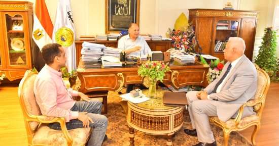 محافظ أسيوط يلتقى وكيل "العمل" ويوجه بتنظيم مزيد من ملتقيات التوظيف للشباب