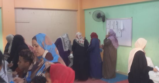 الكشف على 408 حالات مرضية بقافلة طبية ضمن مبادرة "احنا معاك" بقرى طوخ