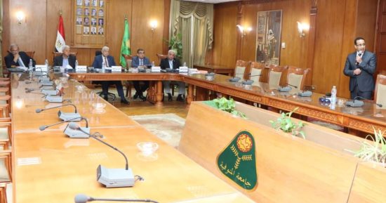 رئيس جامعة المنوفية يرأس لجنة ترشيح المتقدمين لوظيفة عميد معهد الكبد القومى