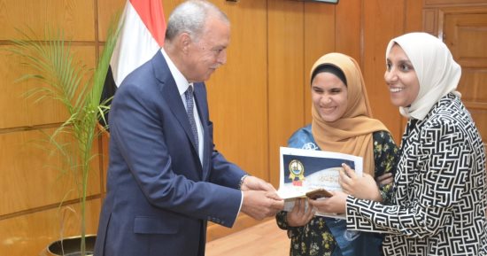 محافظ القليوبية يشهد حفل تكريم أوائل الشهادات العامة والدبلومات والأزهر الشريف