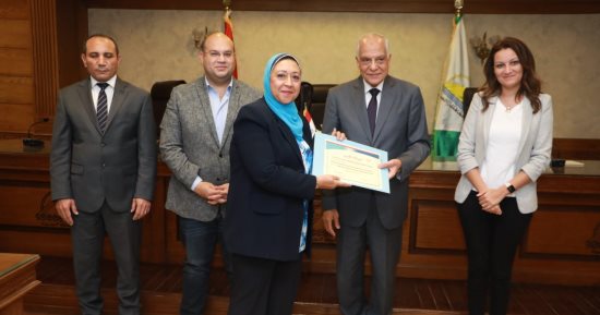 محافظ الجيزة يكرم القائمين على إنجاز الخطة الاستثمارية عن العام المالى 2022 – 2023