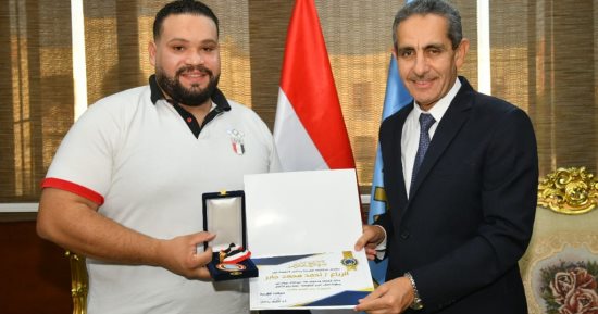 محافظ الغربية يكرم البطل أحمد جابر لحصوله على ميداليتين برونزيتين