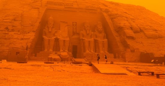 طقس حار غدا ورمال مثارة جنوبا واضطراب ملاحة والعظمى بالقاهرة 33 درجة