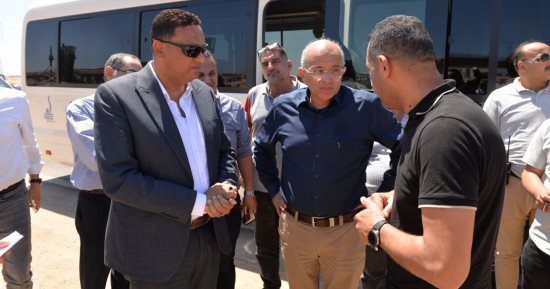 محافظ الدقهلية ورئيس هيئة الطرق يتفقدان مشروع امتداد المشاية الجديد.. صور