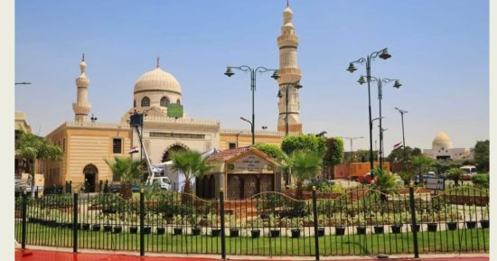 شارع الأشراف بالقاهرة يتحول لمتحف مفتوح يضم أضرحة لآل البيت.. إحياء ميدان ومسجد السيدة نفيسة وتطوير المداخل المؤدية إليه.. ترميم مساجد ميدان السيدة عائشة.. وإزالة التشوهات بسور مجرى العيون.. صور