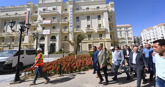 وزير الإسكان يتفقد وحدات "جاردن سيتى الجديدة" بالعاصمة الإدارية