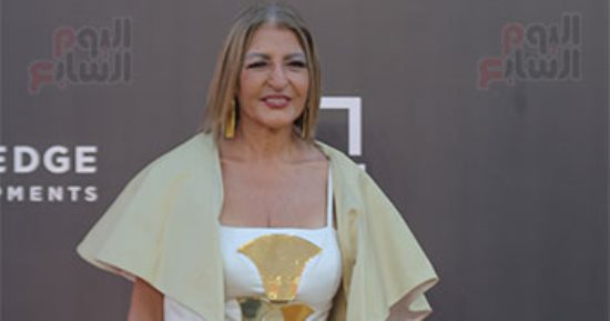 ليلى عزب العرب وبوسي شلبي بإطلالات فرعونية في مهرجان الدراما.. صور