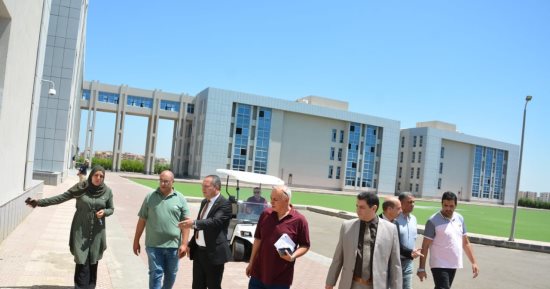 القائم بأعمال رئيس جامعة دمياط يتفقد الحرم الجامعى والكليات.. التفاصيل