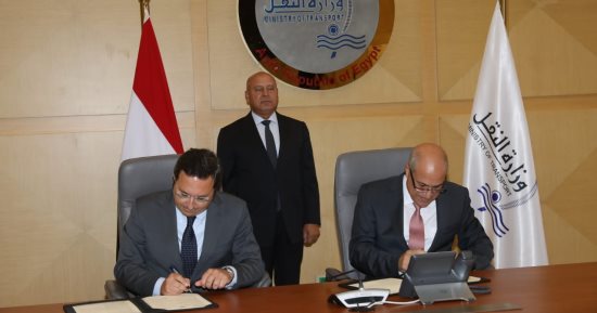 وزير النقل يوقع عقد إنشاء الميناء الجاف والمركز اللوجيستى بالعاشر من رمضان