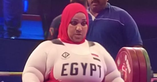 نادية فكري تعبر عن فرحتها بزغروطة فى مطار باريس قبل العودة إلى مصر متوجة بالبرونزية