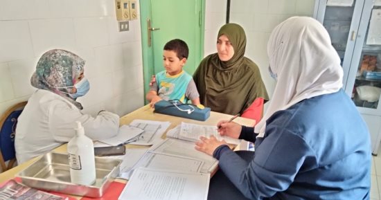 قافلة طبية ببلطيم تقدم خدماتها لـ1100 موطن ضمن "حياة كريمة"