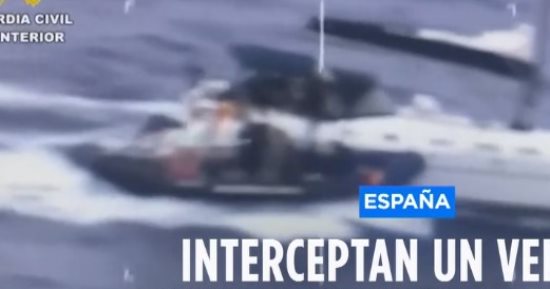 إسبانيا تضبط 700 كيلو كوكايين على مركب شراعى وتعتقل 4 أشخاص