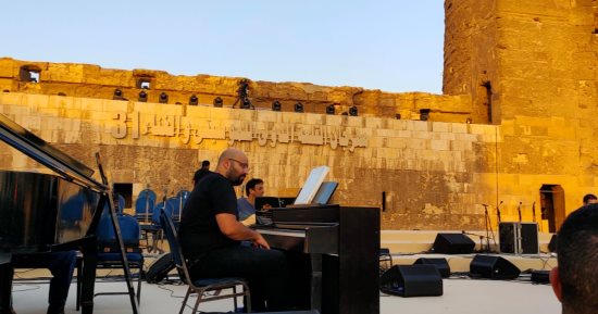 الجماهير تتوافد على حفل افتتاح مهرجان القلعة للموسيقى والغناء.. صور