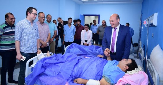 رئيس جامعة سوهاج يتابع مصابى وفد جامعة المنصورة ويؤكد استقرار حالاتهم الصحية