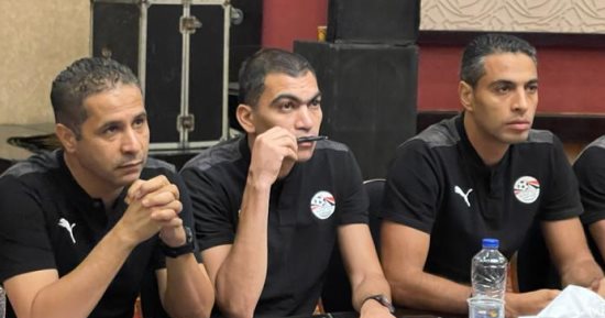 عبد الفتاح يحاضر حكام النخبة فى حضور بيريرا .. صور