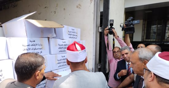 وزير الأوقاف يوزع 2 طن لحوم من صكوك الأضاحى بالقليوبية