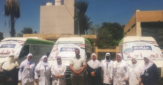 حياة كريمة.. الكشف وتوفير العلاج لـ 1805 مواطنين فى قافلة مجانية ببنى سويف