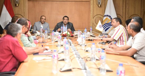 نائب محافظ قنا يترأس اجتماع اللجنة الفنية لمتابعة المراكز التكنولوجية