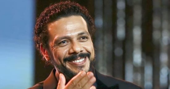 حمزة العيلى بعد فوزه بجائزة فى مهرجان الدراما: فخور وبأشكر المهرجان وكل من أسعدنى