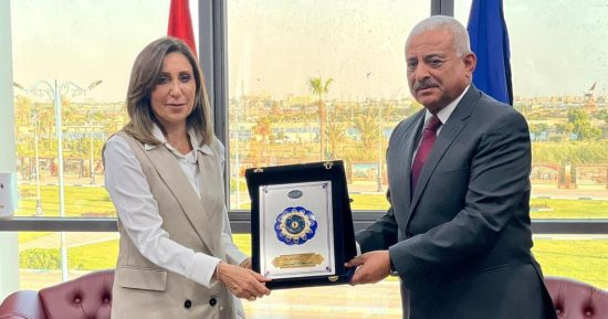 محافظ السويس يستقبل وزيرة الثقافة لافتتاح معرض السويس الأول للكتاب