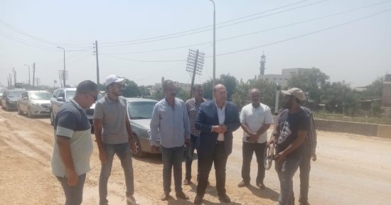نائب محافظ الجيزة يتفقد طريق ترعة محمود فهمى ببرقاش تمهيدا لرصفه