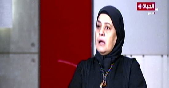 والدة الشهيد إسلام مشهور: دماء ابني ما راحتش هدر وبحس بروحه في كل مشروع