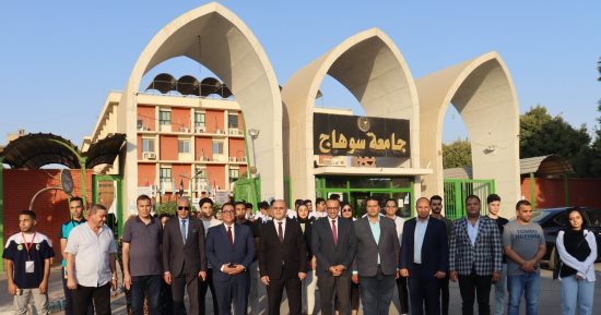 طلاب ملتقى الأنشطة الطلابية بجامعة سوهاج يشاركون بمبادرة حياة كريمة بالمحافظة