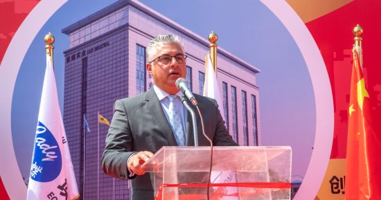وضع حجر أساس أكبر مصنع نسيج ملابس جاهزة بالعين السخنة بـ60 مليون دولار