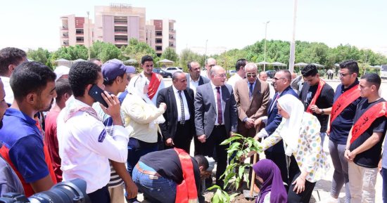 جامعة سوهاج تعلن عن زراعة ألف شجرة ضمن مبادرة "100 مليون شجرة"