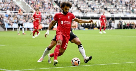 صفقة محمد صلاح تعود لنقطة البداية.. مدرب ليفربول يعلن بقاء الفرعون.. فيديو