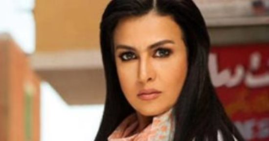 سيمون وهشام عباس يلتقيان بجمهورهما على مسرح محكى القلعة.. اليوم