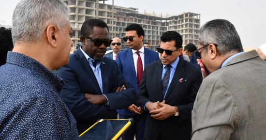 وزير الرياضة يبحث مع سكرتير الاتحاد الأفريقى إنشاء مقر جديد للكاف بالعاصمة الإدارية