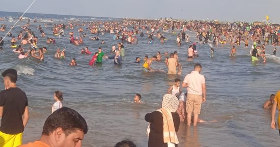 أجواء حارة ورطوبة عالية على مدن وقرى كفر الشيخ وزيادة الإقبال على مصيف بلطيم