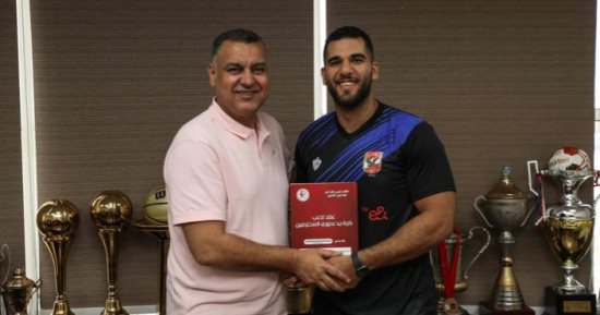 الأهلى يعلن تمديد تعاقد أحمد عادل لاعب اليد 4 مواسم 
