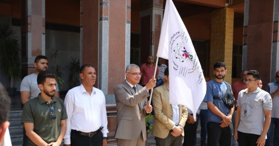 رئيس جامعة الزقازيق يستقبل شعلة وعلم أسبوع شباب الجامعات الـ 13