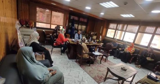 وكيل صحة دمياط يناقش فعاليات انطلاق الحملة القومية لتنظيم الأسرة 