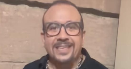 رسالة من هشام عباس لمشاهدى قناة الحياة قبل حفلته فى مهرجان القلعة