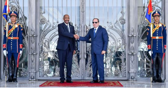 الرئيس السيسى يبحث مع البرهان فى العلمين الجديدة سبل دعم الشعب السودانى الشقيق.. ويؤكد موقف القاهرة الثابت والراسخ بالوقوف بجانب الخرطوم.. رئيس مجلس السيادة يشيد بمساندة مصر للحفاظ على سلامة واستقرار السودان