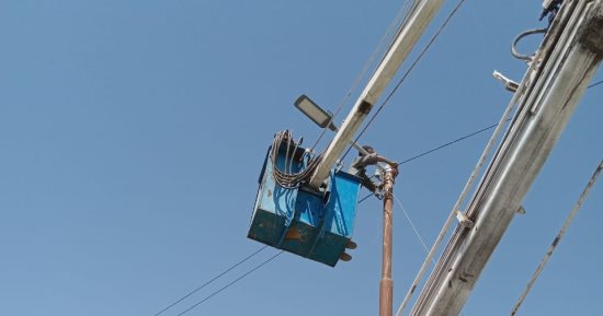 خطة متكاملة لإصلاح خط إنارة طريق جنابية السكة الحديد بمدينة الزينية بالأقصر